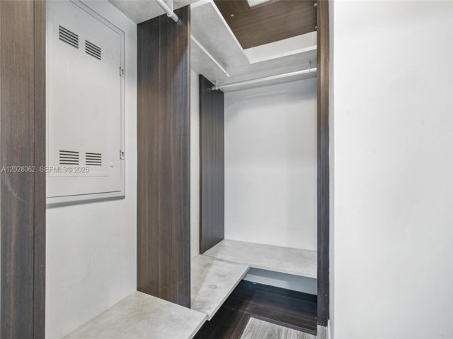 [PHOTO]