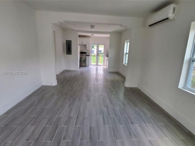  2 BR,  1.00 BTH &nbsp; style home in Miami