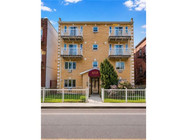  2 BR,  2.00 BTH &nbsp;Condominium style home in Bensonhurst