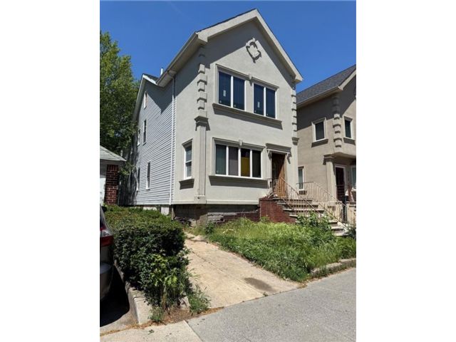 6 BR,  3.00 BTH &nbsp;Single family style home in East Flatbush