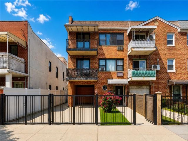  7 BR,  3.00 BTH &nbsp;Multi-family style home in Bensonhurst