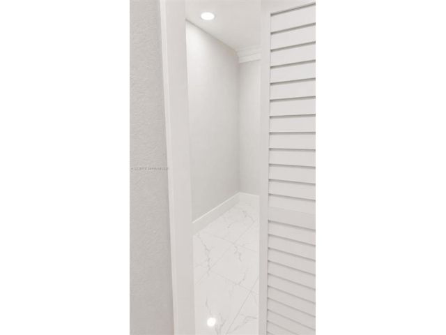 [PHOTO]