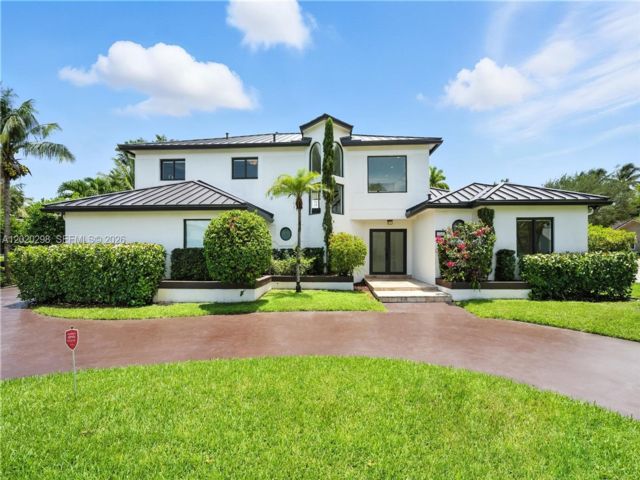  5 BR,  3.50 BTH &nbsp;European style home in Cutler Bay