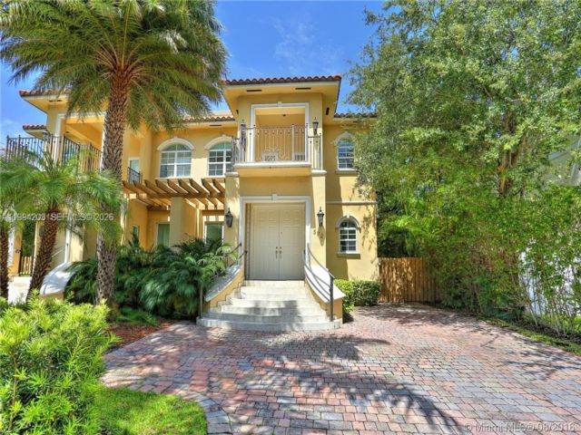 3 BR,  2.50 BTH &nbsp;Townhouse style home in Key Biscayne