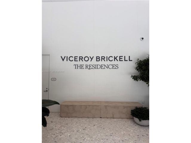 [PHOTO]