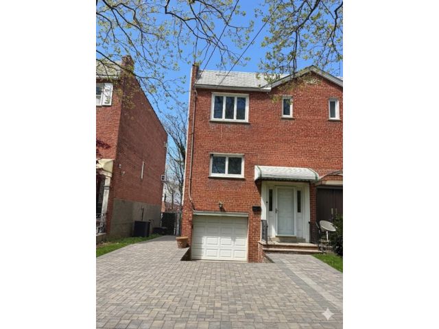 Studio,  3.00 BTH &nbsp;Duplex style home in Bergen Beach