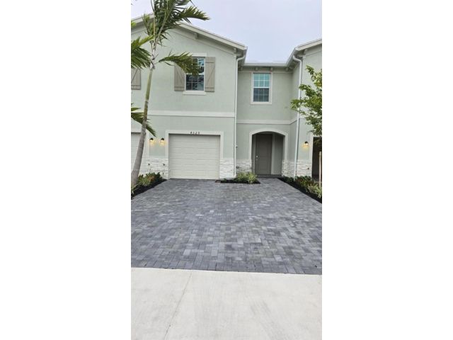  3 BR,  2.50 BTH &nbsp;Townhouse style home in Lake Worth