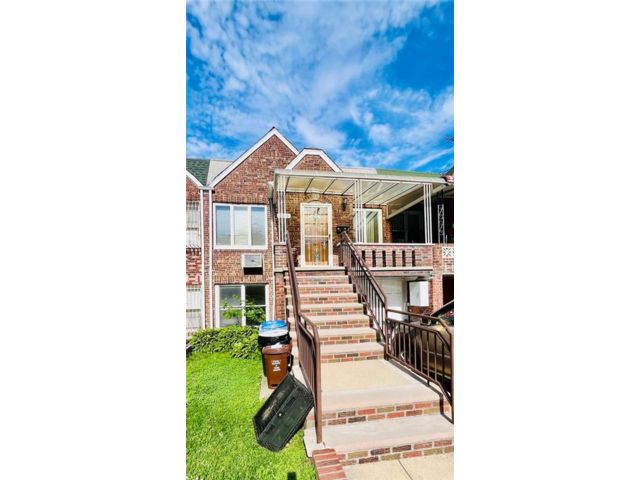  3 BR,  2.00 BTH &nbsp;Multi-family style home in Sheepshead Bay