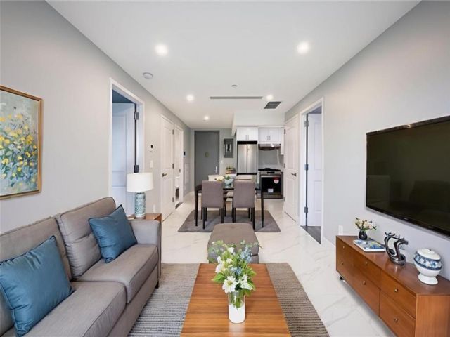  2 BR,  2.00 BTH &nbsp;Condominium style home in Greenwood Heights