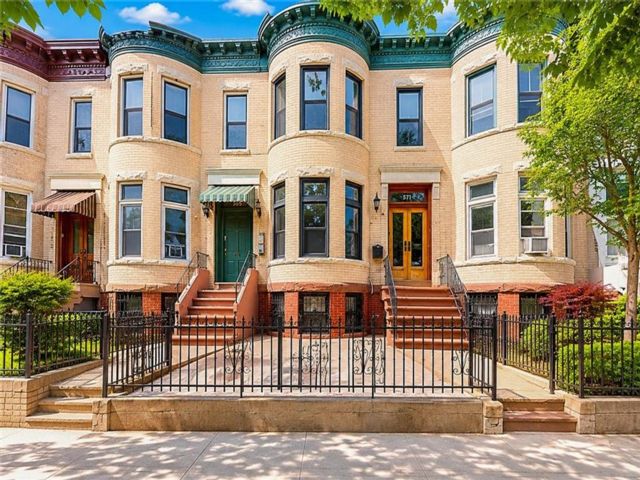  7 BR,  0.00 BTH &nbsp;Multi-family style home in Bay Ridge