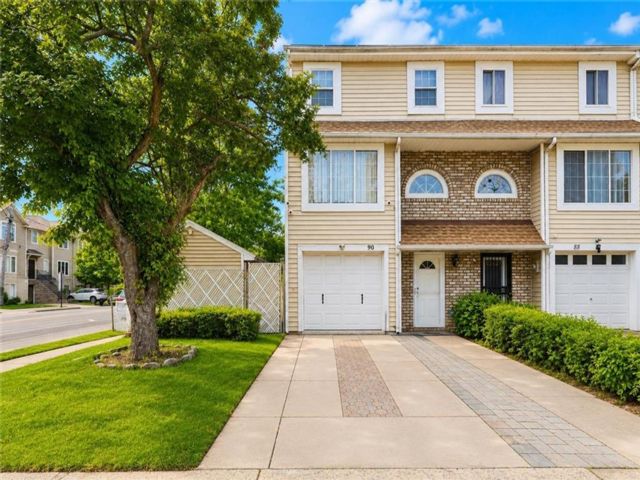  3 BR,  3.00 BTH &nbsp;Single family style home in Bulls Head