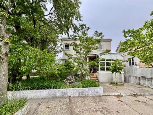  3 BR,  2.00 BTH &nbsp;Single family style home in Seagate