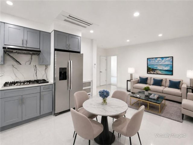  2 BR,  2.00 BTH &nbsp;Multi-family style home in College Point