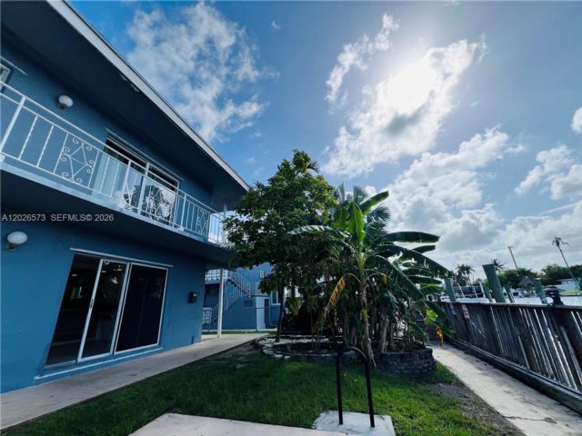  2 BR,  2.00 BTH &nbsp;Apartment style home in Miami