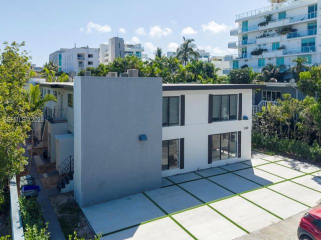  2 BR,  2.00 BTH &nbsp;Apartment style home in Bay Harbor Islands