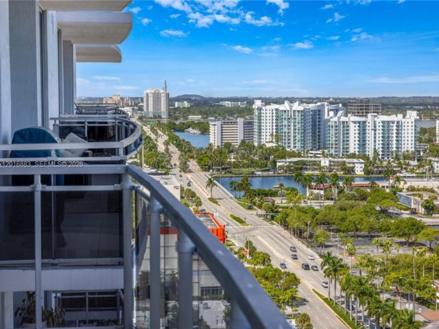 2 BR,  2.00 BTH &nbsp;Condo style home in Miami