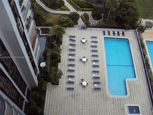 [PHOTO]
