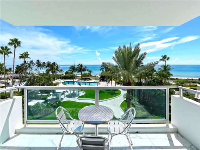 2 BR,  2.00 BTH &nbsp;Apartment style home in Miami