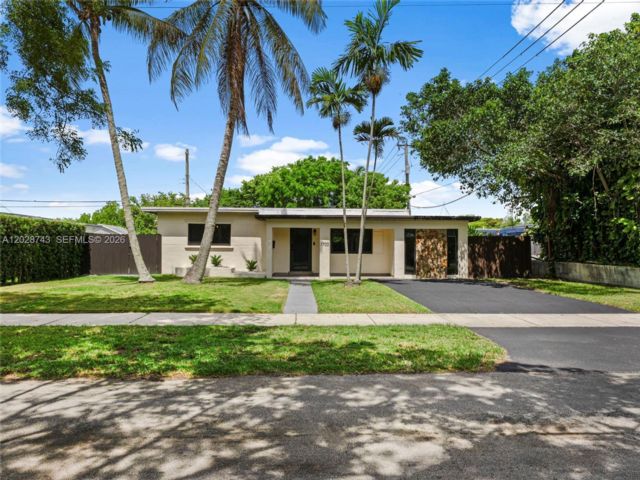  3 BR,  2.00 BTH &nbsp; style home in West Miami