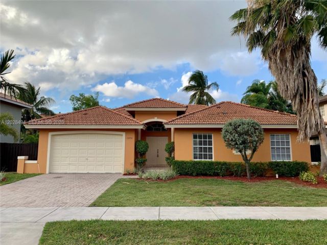  4 BR,  2.50 BTH &nbsp; style home in Miami