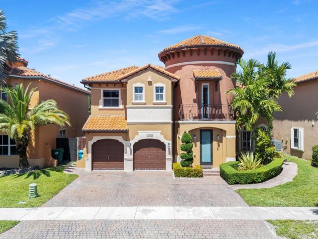  4 BR,  4.00 BTH &nbsp; style home in Miami