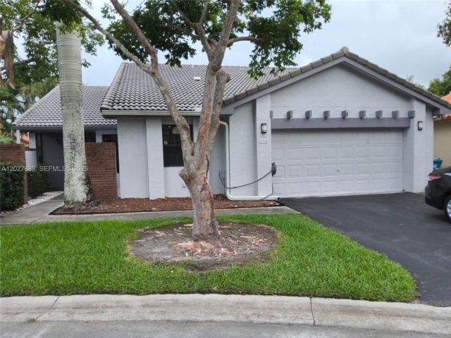  3 BR,  2.00 BTH &nbsp; style home in Weston