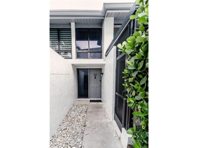  3 BR,  2.00 BTH &nbsp; style home in Miami