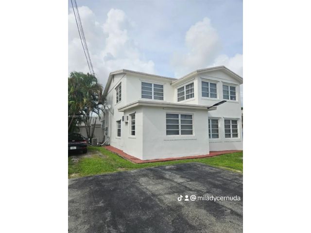  2 BR,  1.00 BTH &nbsp; style home in Miami