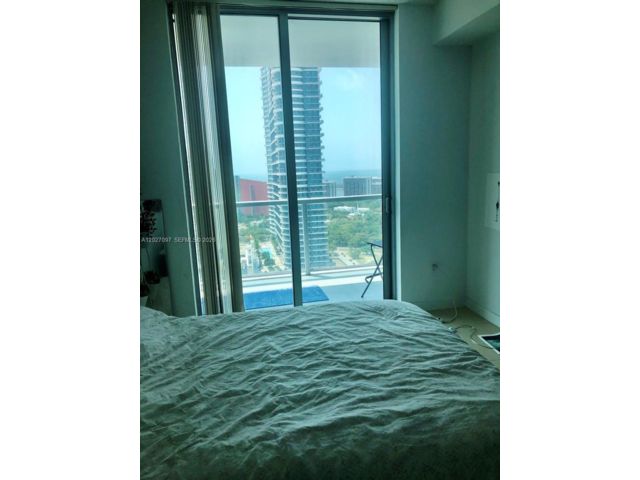 [PHOTO]