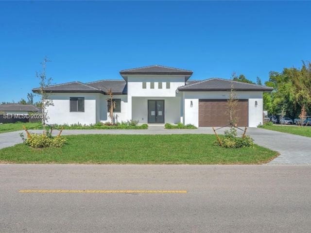  7 BR,  4.00 BTH &nbsp; style home in Miami