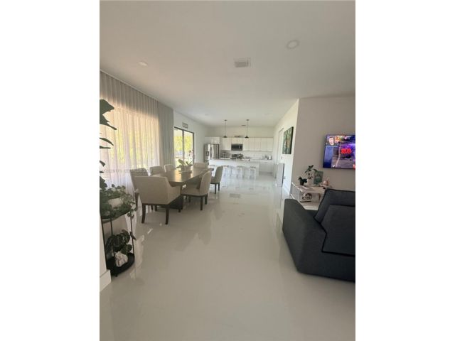 [PHOTO]