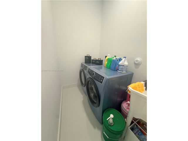 [PHOTO]