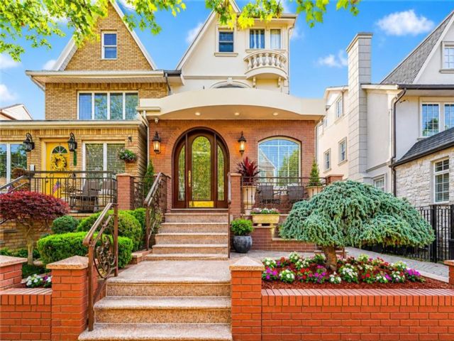  4 BR,  4.00 BTH &nbsp;Single family style home in Dyker Heights