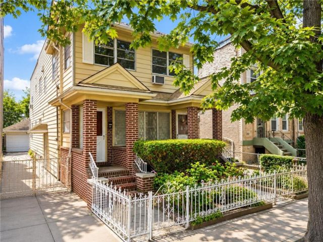  7 BR,  3.00 BTH &nbsp;Multi-family style home in Midwood