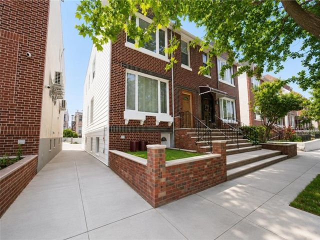  6 BR,  0.00 BTH &nbsp;Multi-family style home in Dyker Heights