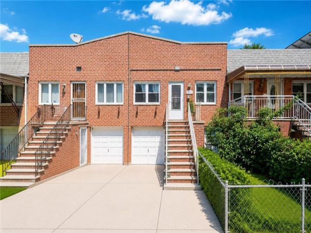  3 BR,  2.00 BTH &nbsp;Multi-family style home in Sheepshead Bay