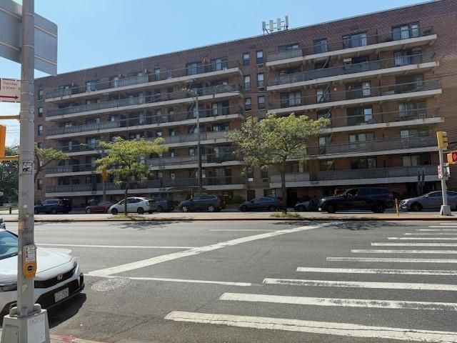  1 BR,  1.00 BTH &nbsp;Condominium style home in Gravesend
