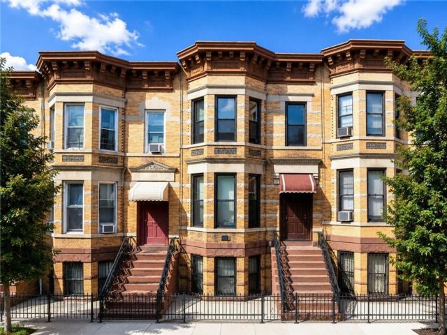  7 BR,  4.00 BTH &nbsp;Multi-family style home in Sunset Park