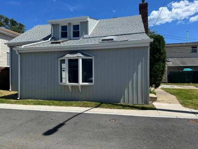  4 BR,  2.00 BTH &nbsp;Single family style home in Gerritsen Beach