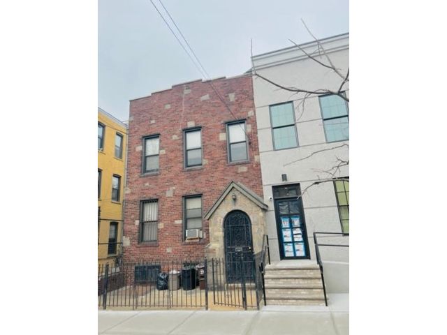  6 BR,  0.00 BTH &nbsp;Multi-family style home in Ridgewood