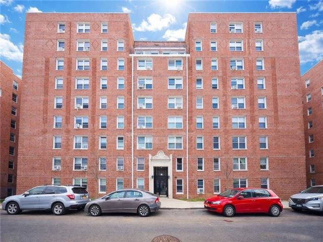  1 BR,  1.00 BTH &nbsp;Co-op style home in Bay Ridge