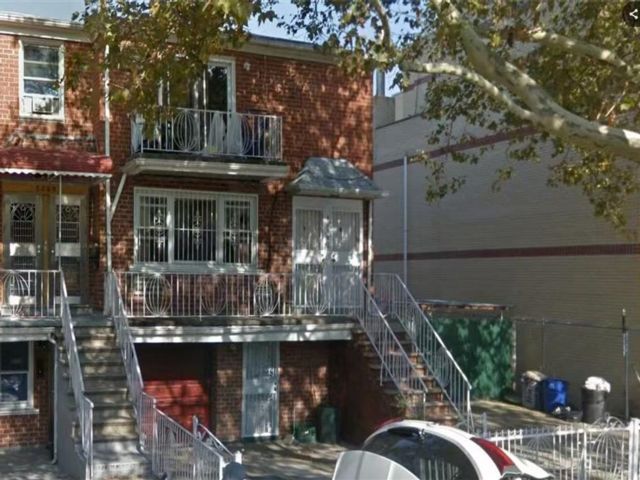  6 BR,  0.00 BTH &nbsp;Multi-family style home in Bensonhurst