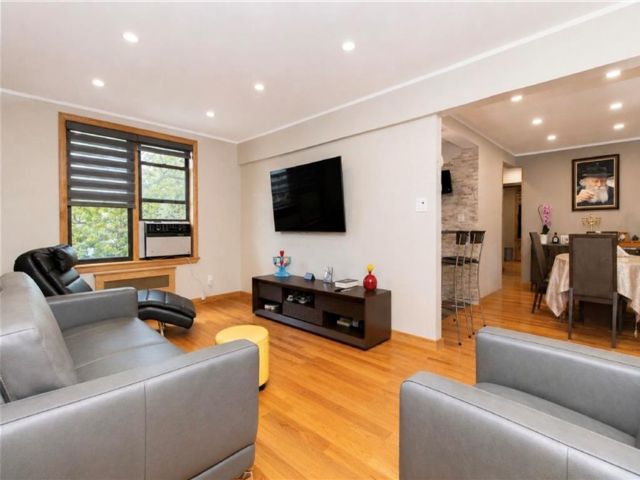  2 BR,  1.00 BTH &nbsp;Co-op style home in Sheepshead Bay