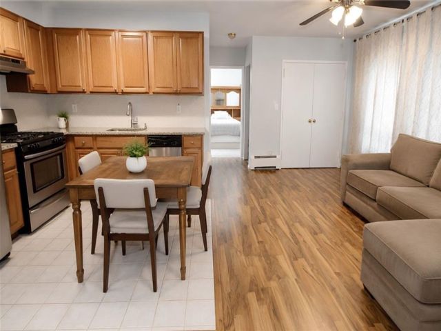  1 BR,  1.00 BTH &nbsp;Condominium style home in Rosebank