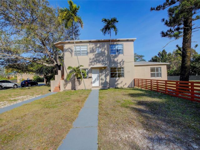  2 BR,  1.00 BTH &nbsp; style home in Biscayne Park