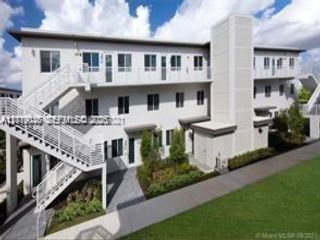  3 BR,  2.50 BTH &nbsp;Condo style home in Medley