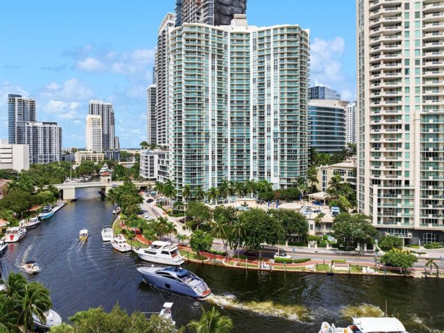  3 BR,  2.00 BTH &nbsp;Condo style home in Fort Lauderdale