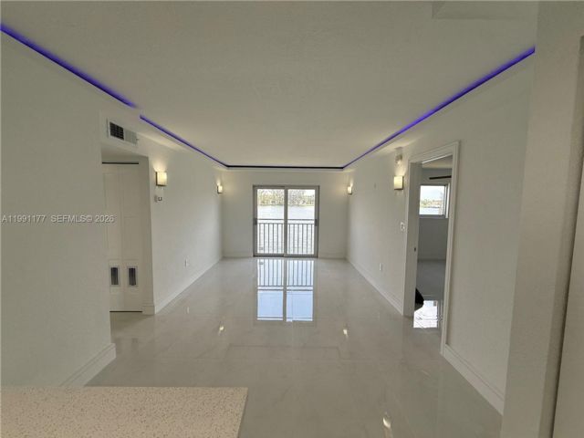  3 BR,  2.00 BTH &nbsp;Condo style home in Hialeah