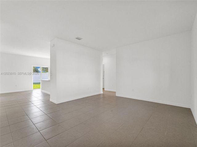 [PHOTO]