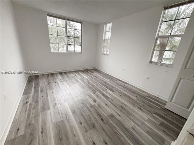[PHOTO]